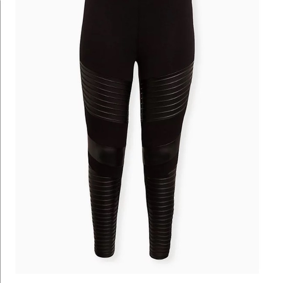 Torrid PLATINUM LEGGING – MOTO FAUX LEATHER - Picture 4 of 5